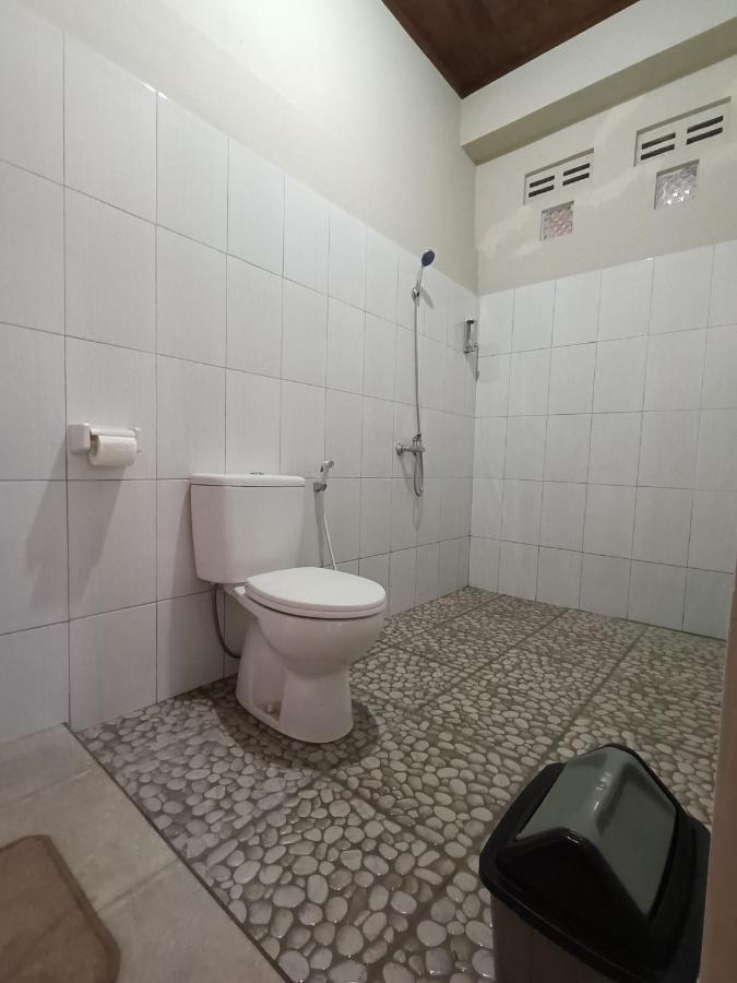 Made Oka Budget Room Мундук Екстер'єр фото