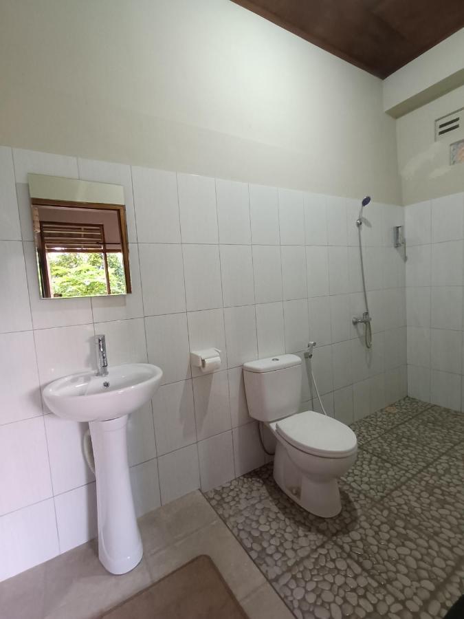 Made Oka Budget Room Мундук Екстер'єр фото